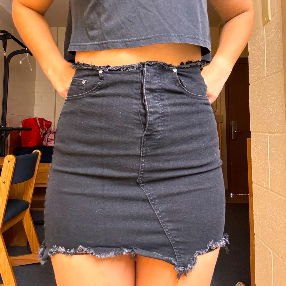 Boohoo black denim skirt, US 4